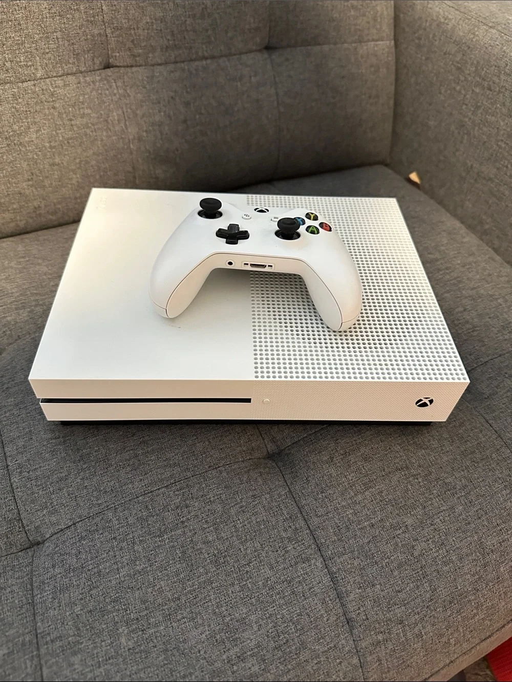 Microsoft Xbox One S White Console + Wireless Controller